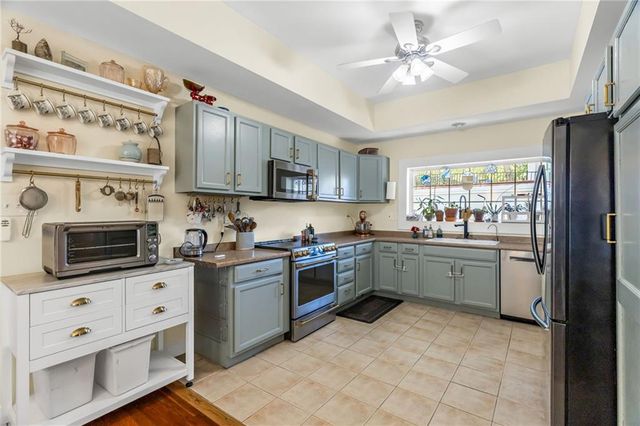 4955 Troostwood Road, Kansas City, MO 64110