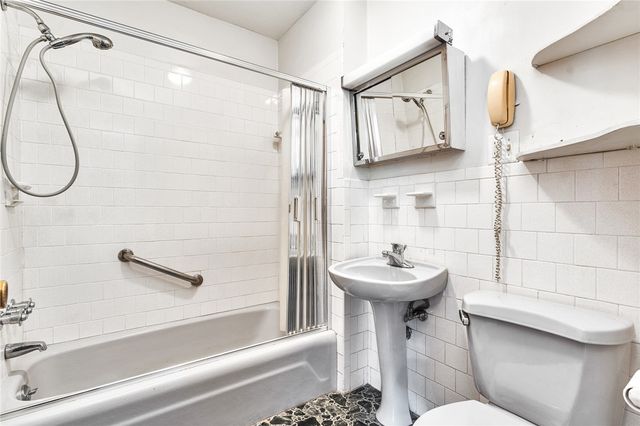 5 Taylor Circle, East Greenwich, RI 02818