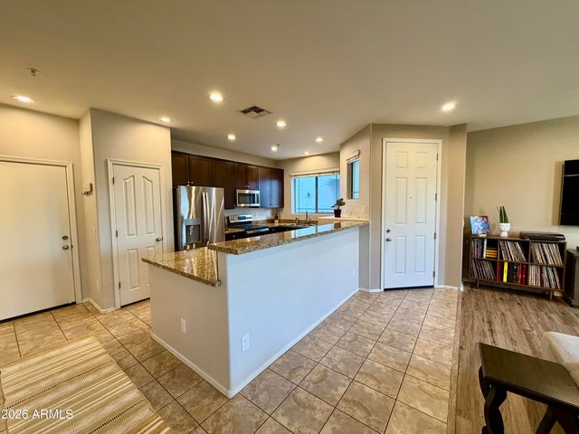 3060 E DUNBAR Drive, Phoenix, AZ 85042