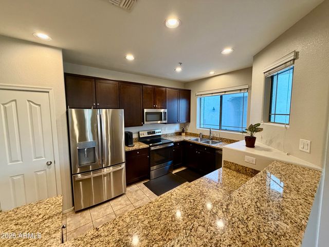 3060 E DUNBAR Drive, Phoenix, AZ 85042