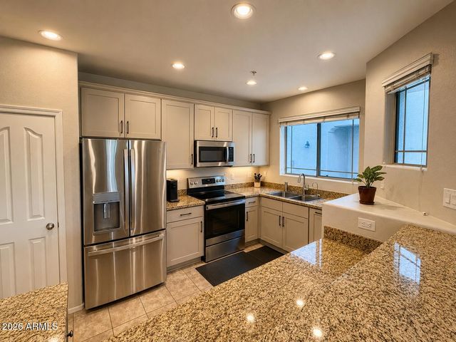 3060 E DUNBAR Drive, Phoenix, AZ 85042