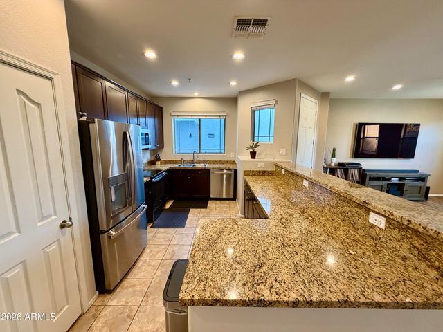 3060 E DUNBAR Drive, Phoenix, AZ 85042