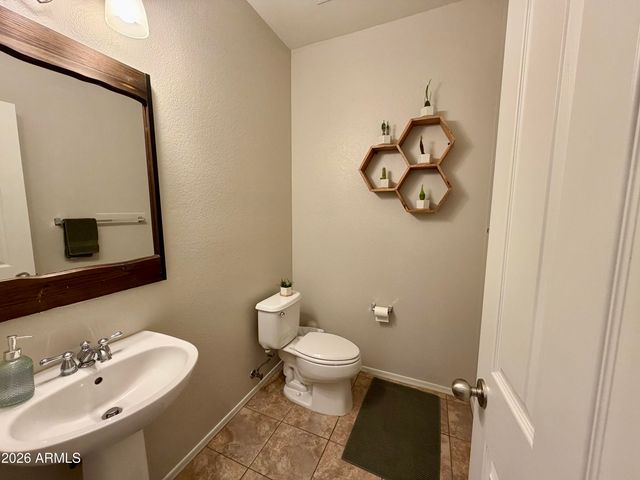 3060 E DUNBAR Drive, Phoenix, AZ 85042