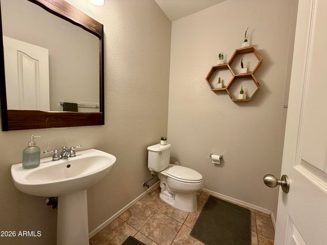 3060 E DUNBAR Drive, Phoenix, AZ 85042