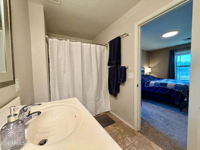 3060 E DUNBAR Drive, Phoenix, AZ 85042