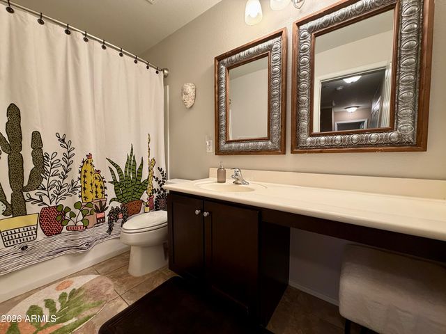 3060 E DUNBAR Drive, Phoenix, AZ 85042
