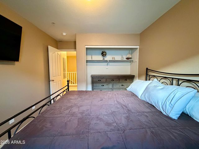 3060 E DUNBAR Drive, Phoenix, AZ 85042