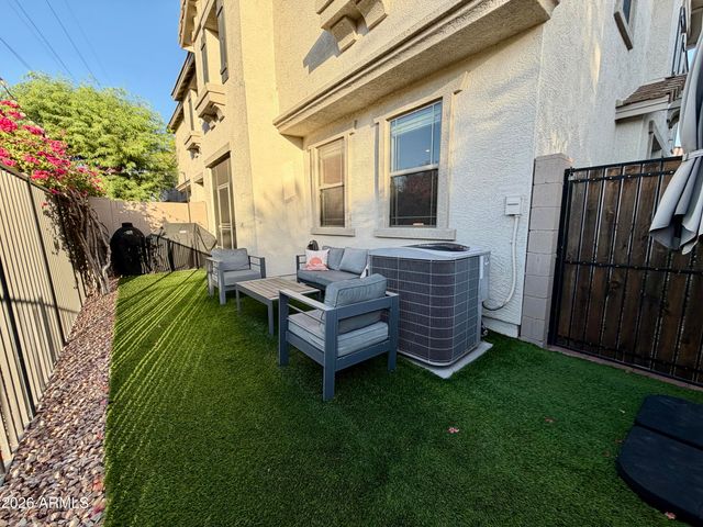 3060 E DUNBAR Drive, Phoenix, AZ 85042