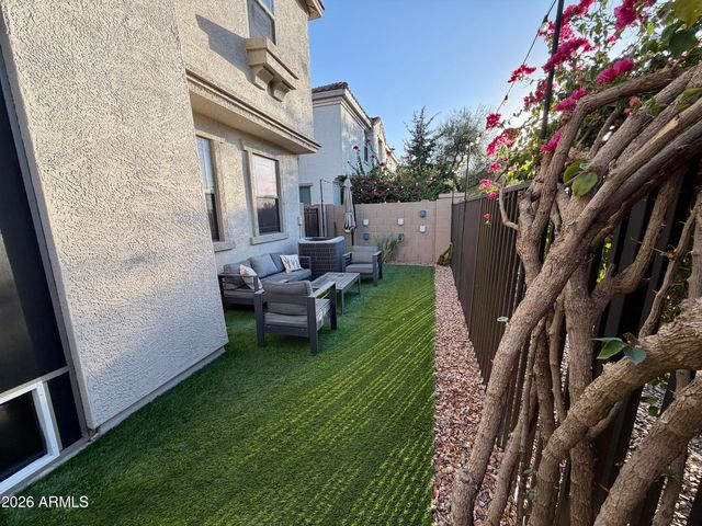 3060 E DUNBAR Drive, Phoenix, AZ 85042