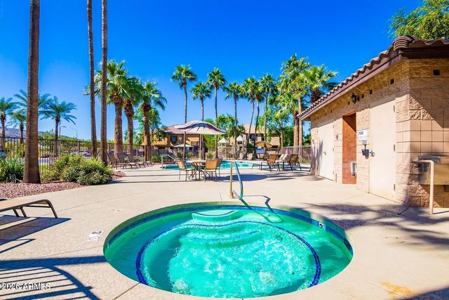 3060 E DUNBAR Drive, Phoenix, AZ 85042