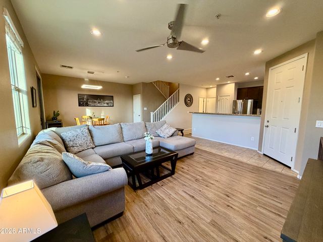 3060 E DUNBAR Drive, Phoenix, AZ 85042