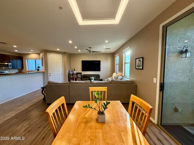 3060 E DUNBAR Drive, Phoenix, AZ 85042