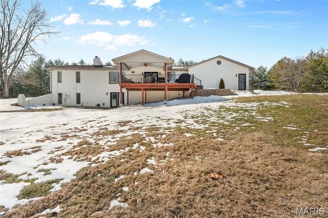 2100 Marine Road, Highland, IL 62249