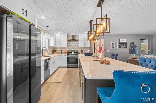 2100 Marine Road, Highland, IL 62249