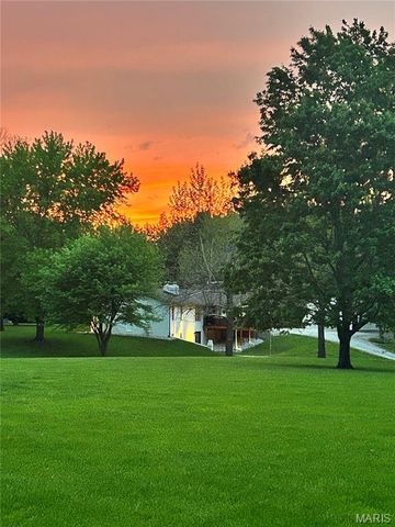 2100 Marine Road, Highland, IL 62249