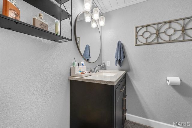 2100 Marine Road, Highland, IL 62249