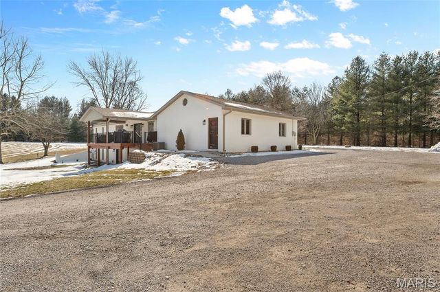 2100 Marine Road, Highland, IL 62249