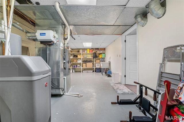 2100 Marine Road, Highland, IL 62249