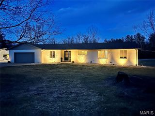 2100 Marine Road, Highland, IL 62249