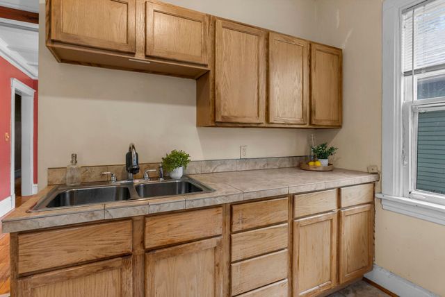 102 Western Avenue N 4, Saint Paul, MN 55102