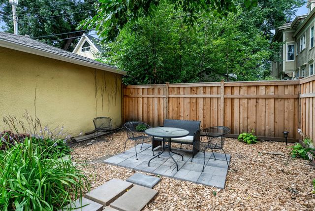 102 Western Avenue N 4, Saint Paul, MN 55102