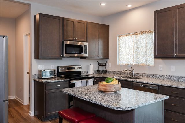 766 Hunters Run Drive, Brookville, OH 45309