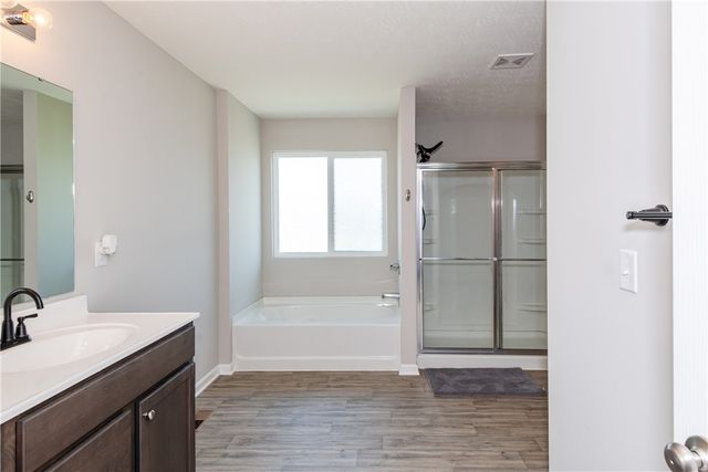 766 Hunters Run Drive, Brookville, OH 45309