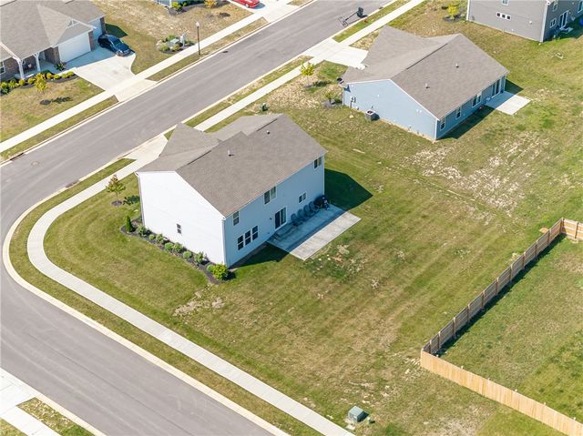 766 Hunters Run Drive, Brookville, OH 45309