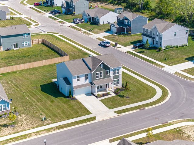 766 Hunters Run Drive, Brookville, OH 45309