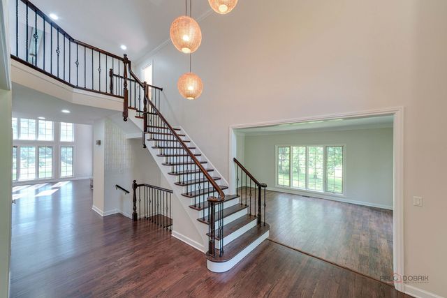 12 RIDERWOOD Road, North Barrington, IL 60010
