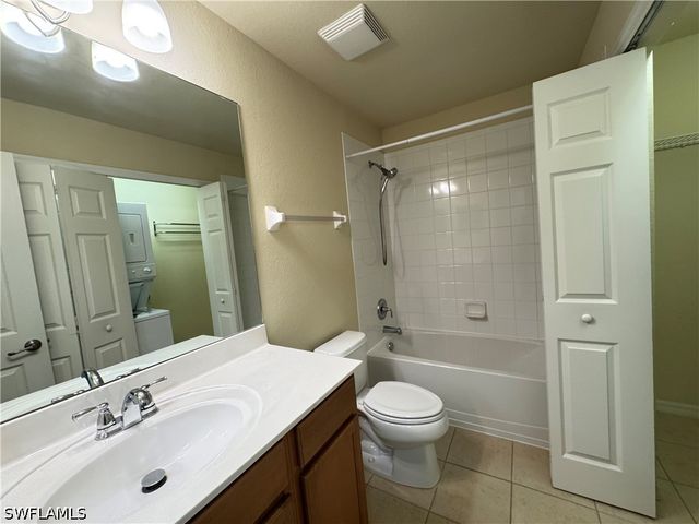 9077 Gervais CIR 904, Naples, FL 34120