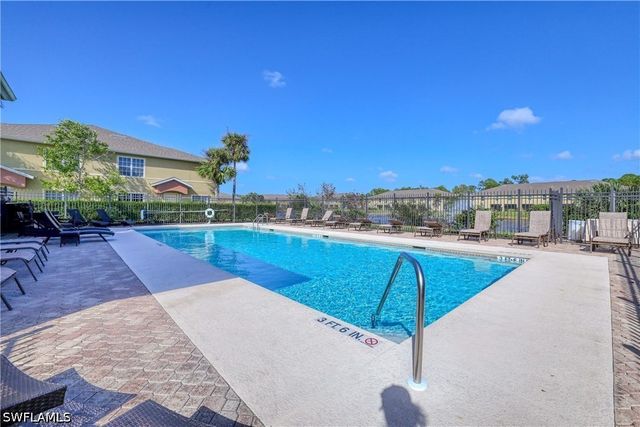9077 Gervais CIR 904, Naples, FL 34120