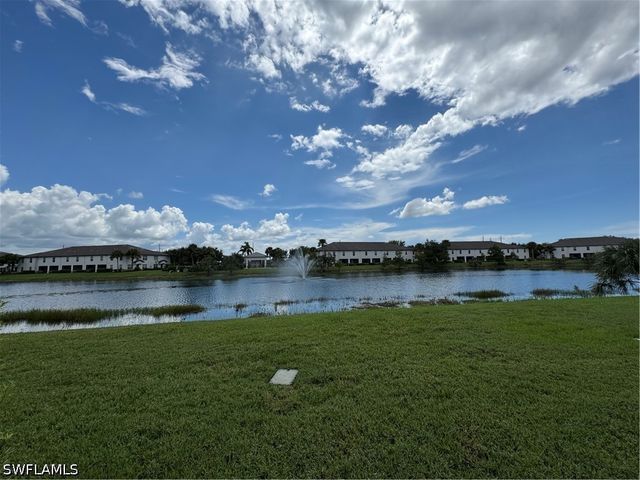 9077 Gervais CIR 904, Naples, FL 34120