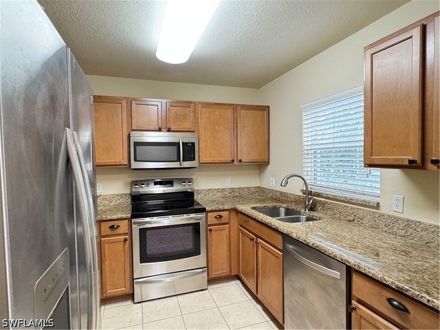9077 Gervais CIR 904, Naples, FL 34120
