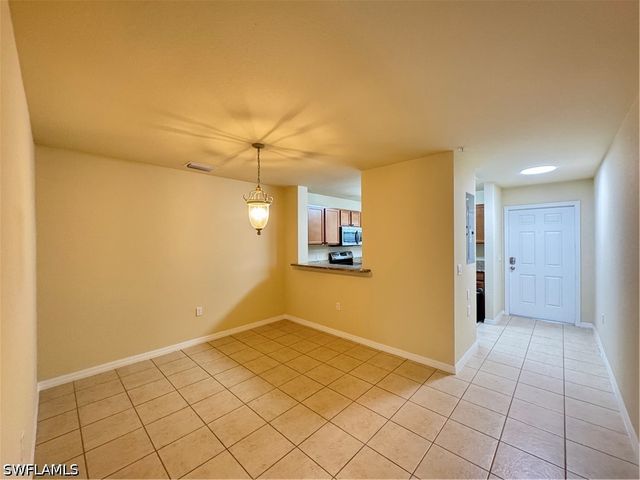 9077 Gervais CIR 904, Naples, FL 34120