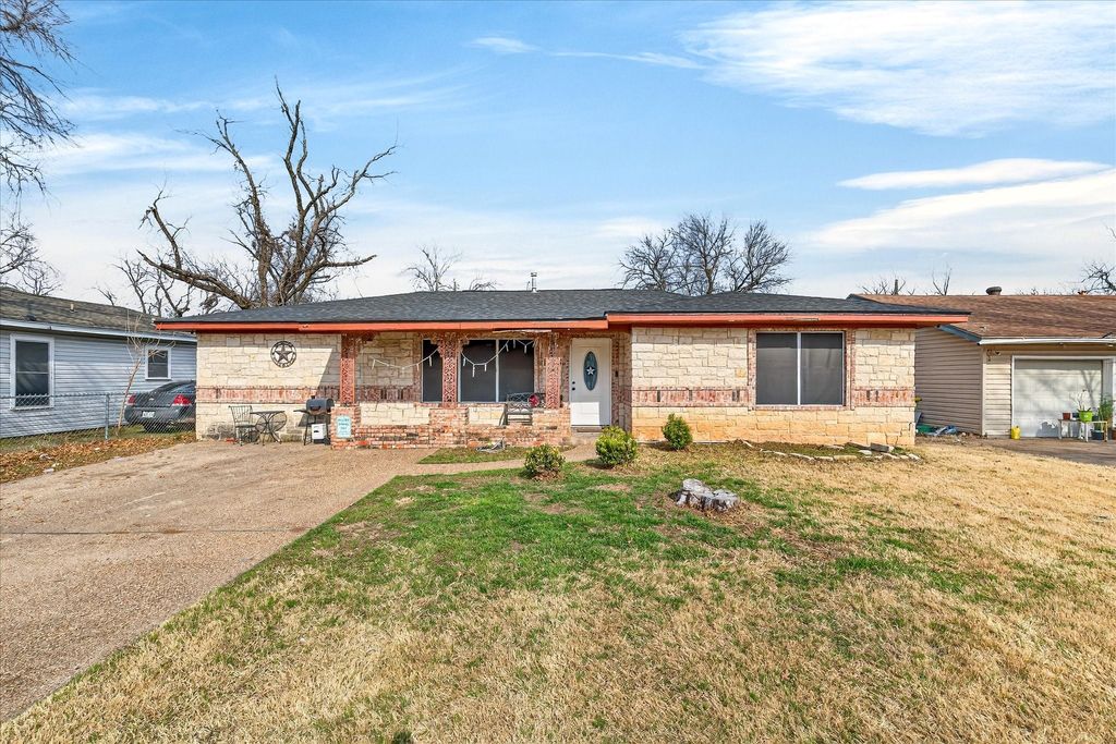 1115 Fisher Street, Bellmead, TX 76705