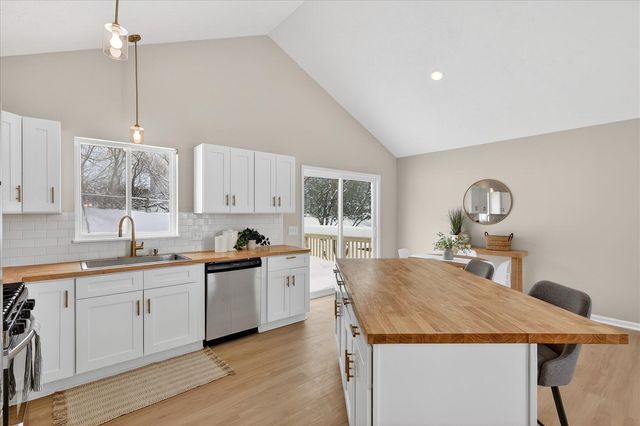 145 Rollingwood Drive, Rockford, MI 49341