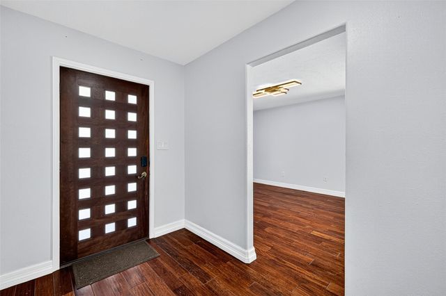 638 Meadow Knoll Drive, Stafford, TX 77477