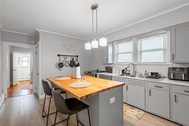 35 E Knowlton Street, East Providence, RI 02915