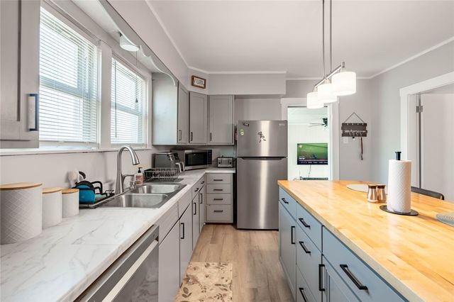 35 E Knowlton Street, East Providence, RI 02915