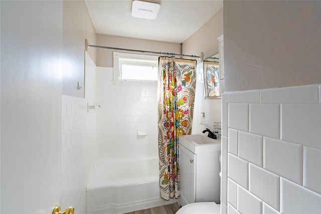 35 E Knowlton Street, East Providence, RI 02915