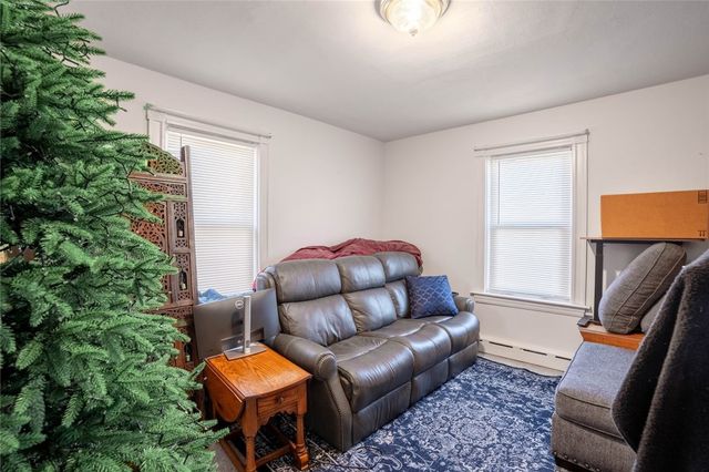 35 E Knowlton Street, East Providence, RI 02915