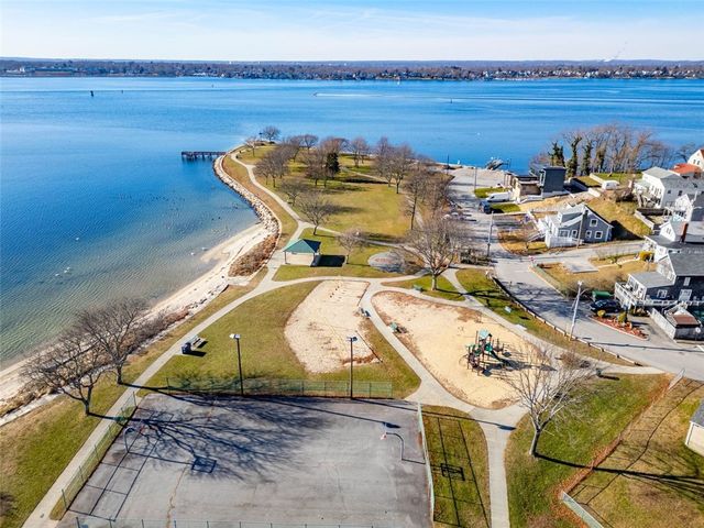 35 E Knowlton Street, East Providence, RI 02915