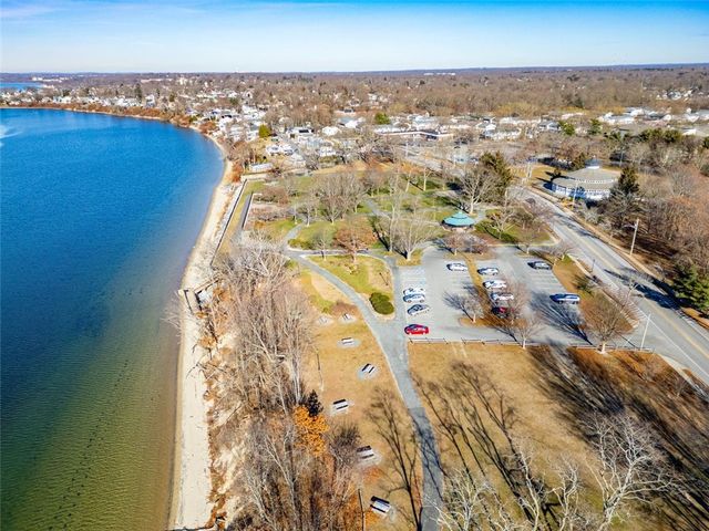 35 E Knowlton Street, East Providence, RI 02915