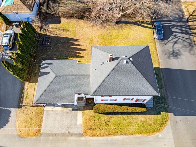 35 E Knowlton Street, East Providence, RI 02915