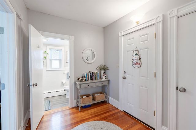 35 E Knowlton Street, East Providence, RI 02915