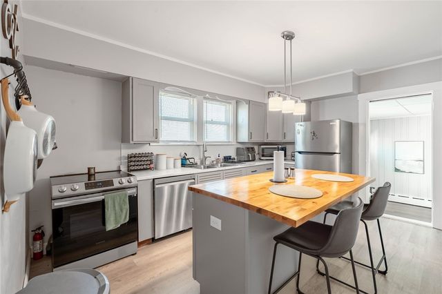 35 E Knowlton Street, East Providence, RI 02915