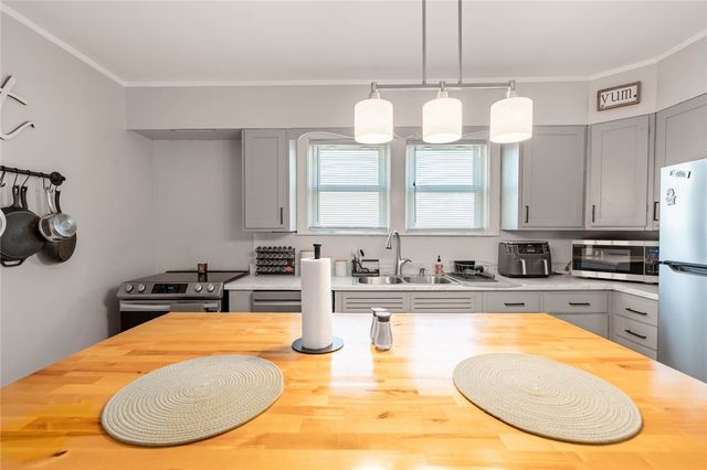 35 E Knowlton Street, East Providence, RI 02915