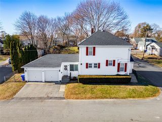 35 E Knowlton Street, East Providence, RI 02915