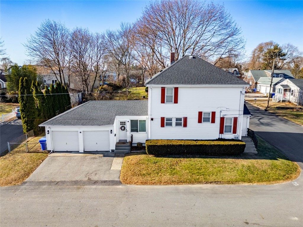 35 E Knowlton Street, East Providence, RI 02915